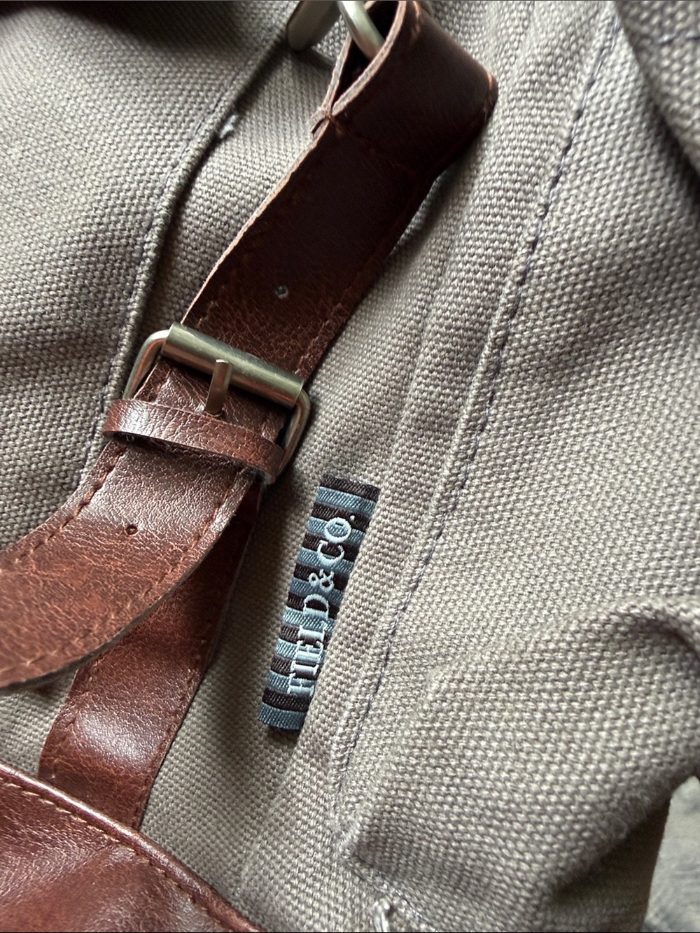 Large back pack - Picture 3 of 5